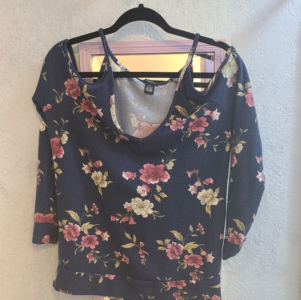 Rue 21 shirt with floral pattern (M)